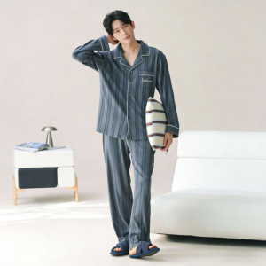 casual men’s 2pcs cardigan loungewear outfit soft 180gram polycotton sleep suit factory custom logo odm oem (复制)